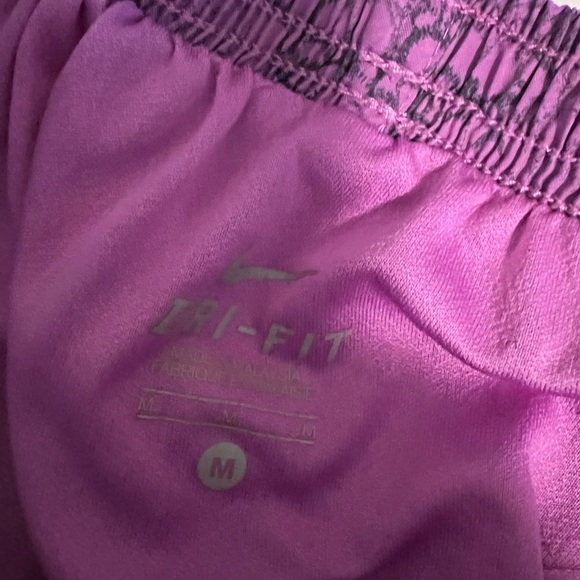 Nike Dry Fit Shorts Size Medium - Picture 3 of 3